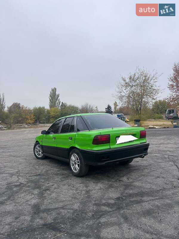 Лифтбек Mitsubishi Lancer 1993 в 