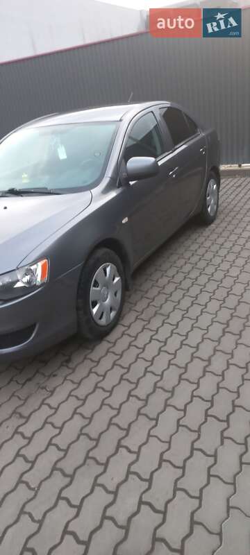 Седан Mitsubishi Lancer 2011 в Черновцах
