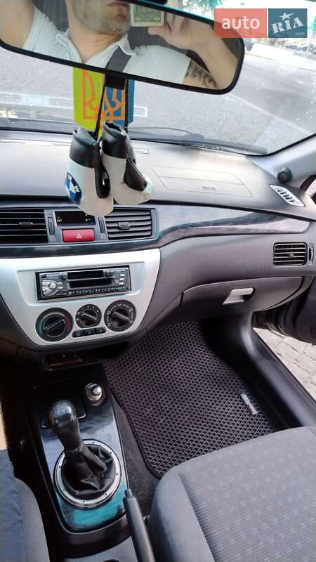 Седан Mitsubishi Lancer 2004 в Хмельницком