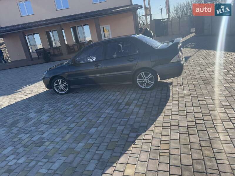 Седан Mitsubishi Lancer 2004 в Одессе