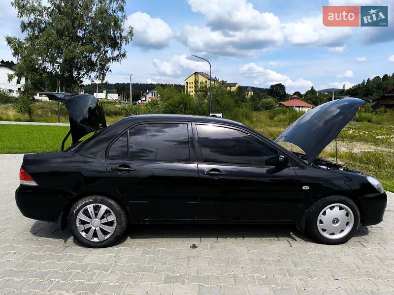 Седан Mitsubishi Lancer 2004 в Сходнице фото 4 Седан Mitsubishi Lancer 2004 в Сходнице