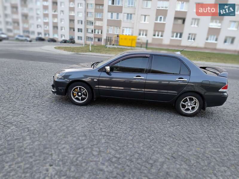 Седан Mitsubishi Lancer 2004 в Хмельницком