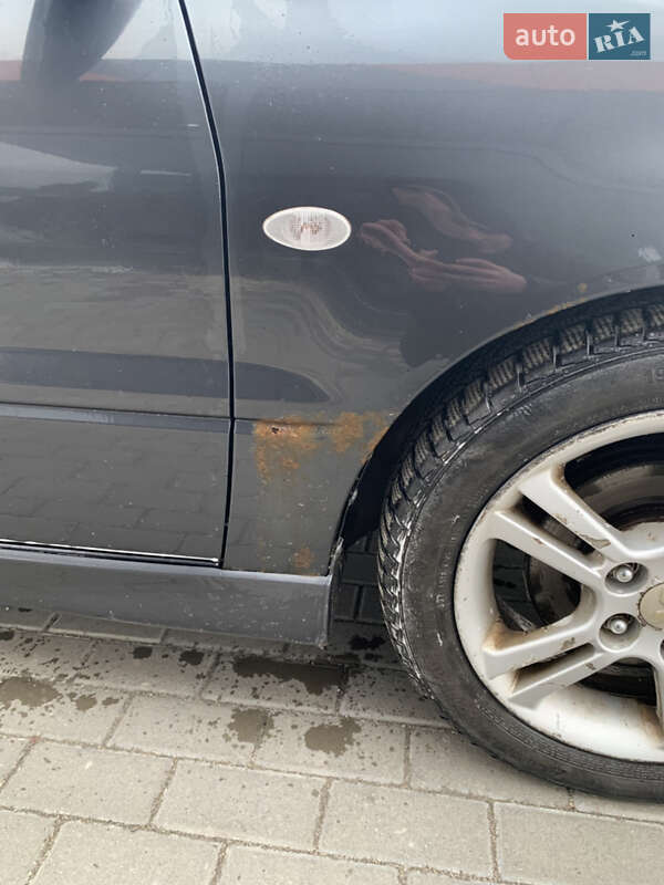 Седан Mitsubishi Lancer 2004 в Золочеве