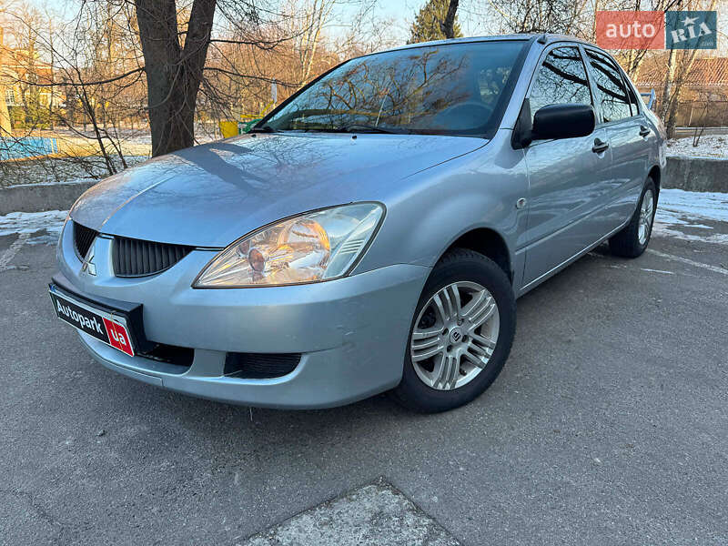 Седан Mitsubishi Lancer 2004 в Києві