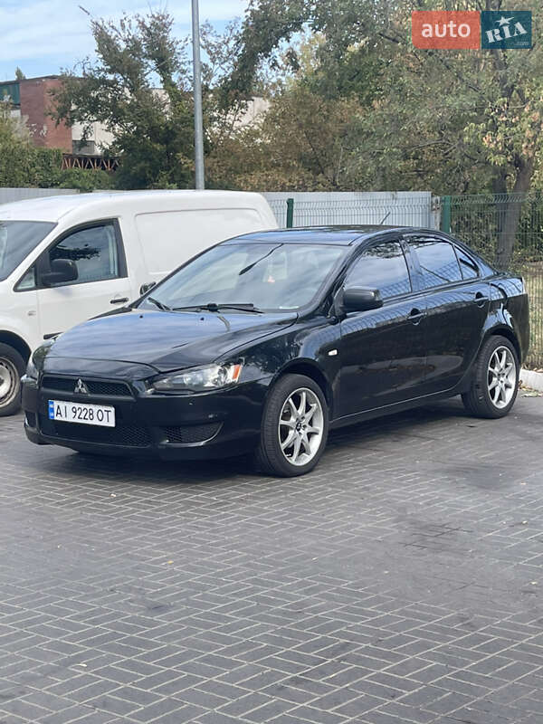 Седан Mitsubishi Lancer 2010 в Киеве