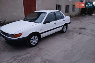 Седан Mitsubishi Lancer 1992 в Хотині