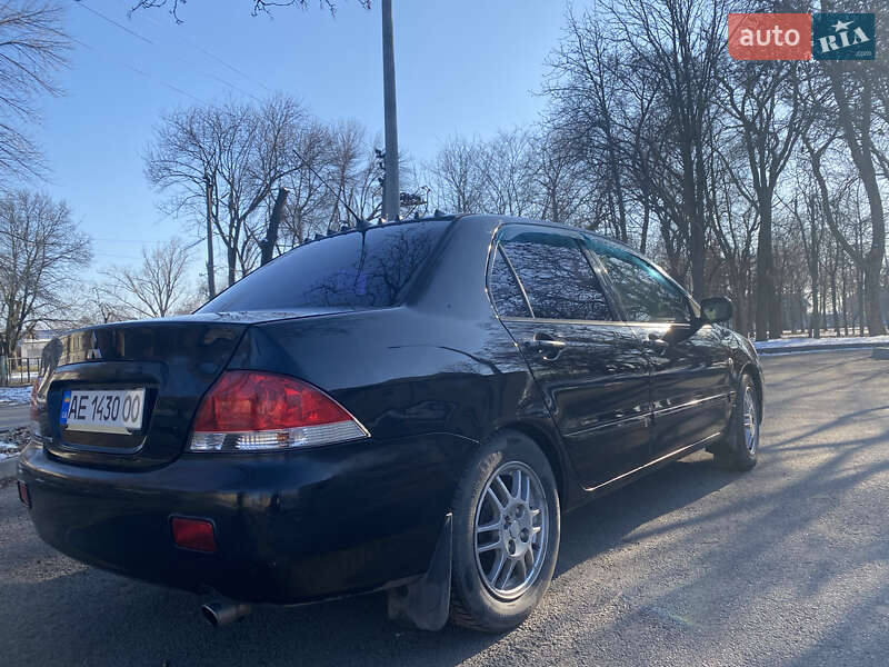 Седан Mitsubishi Lancer 2004 в Синельниковому