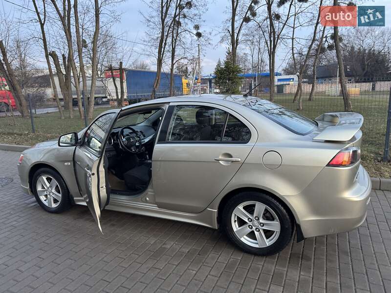Седан Mitsubishi Lancer 2009 в Львові