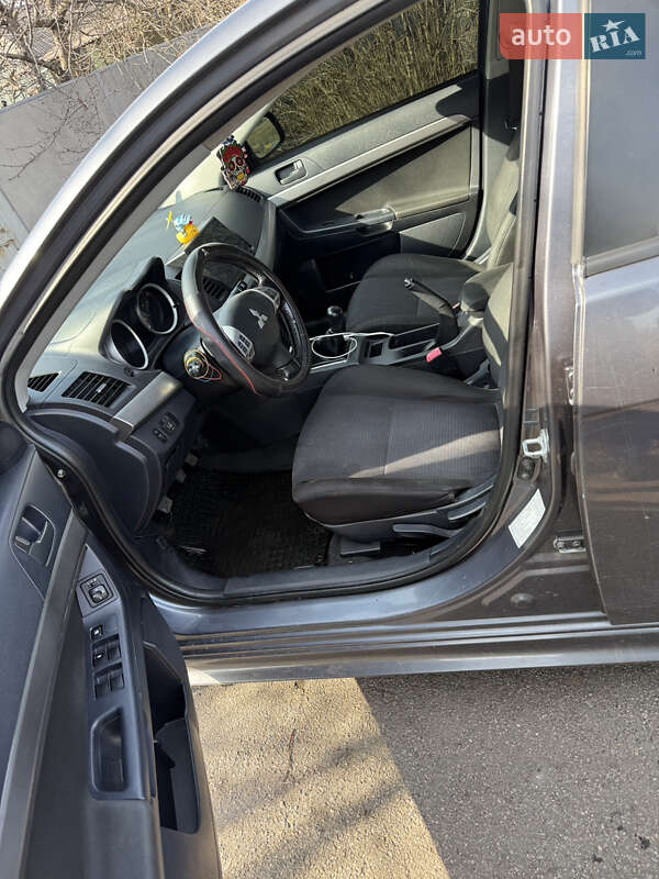 Седан Mitsubishi Lancer 2009 в Кривом Роге