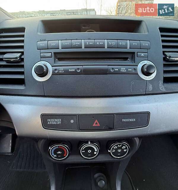 Седан Mitsubishi Lancer 2010 в Киеве