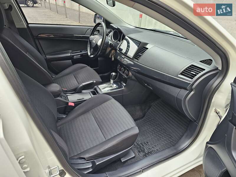Седан Mitsubishi Lancer 2012 в Києві