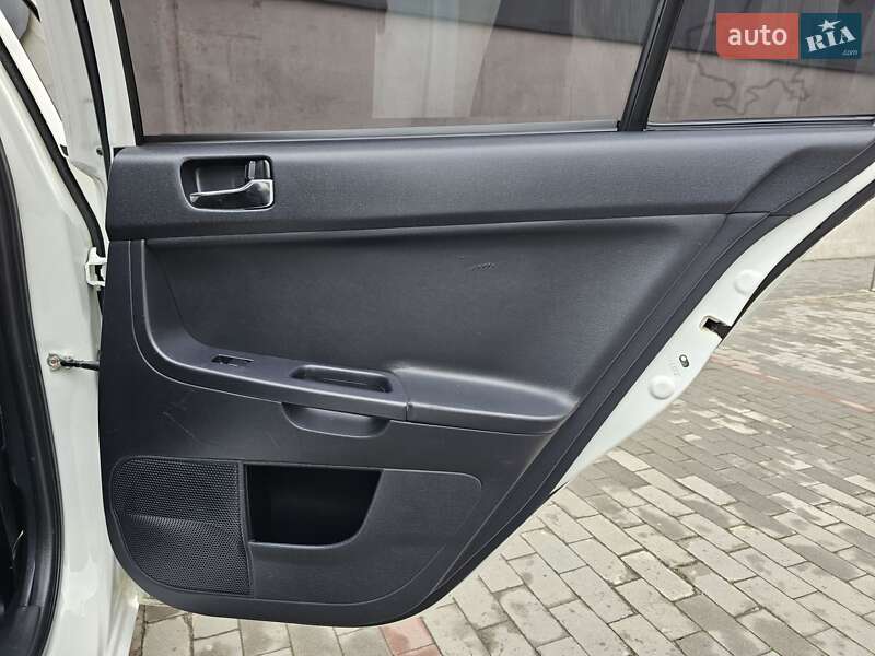 Седан Mitsubishi Lancer 2012 в Києві
