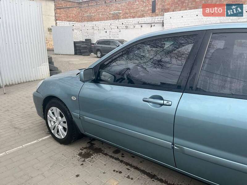 Седан Mitsubishi Lancer 2007 в Черновцах
