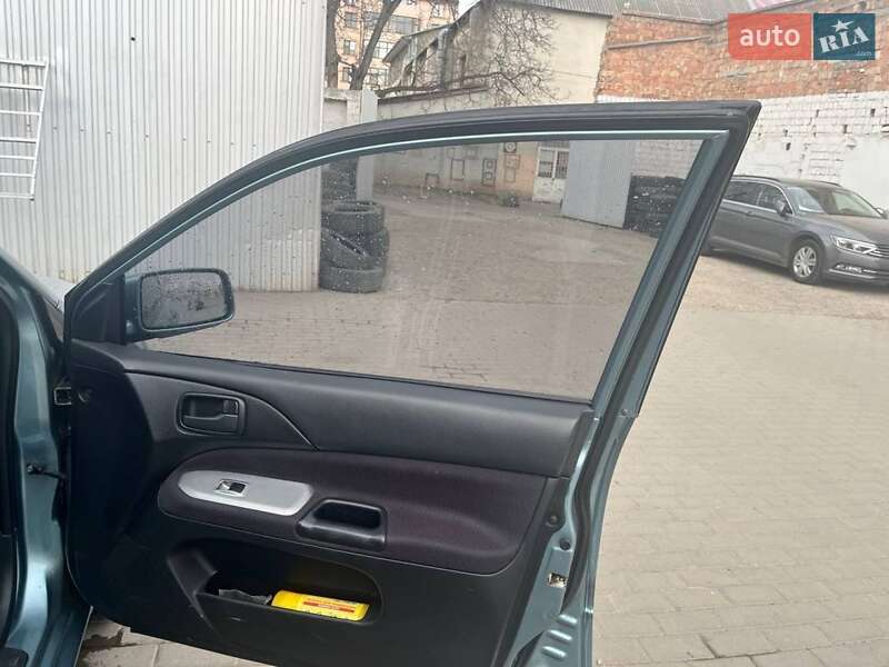 Седан Mitsubishi Lancer 2007 в Черновцах