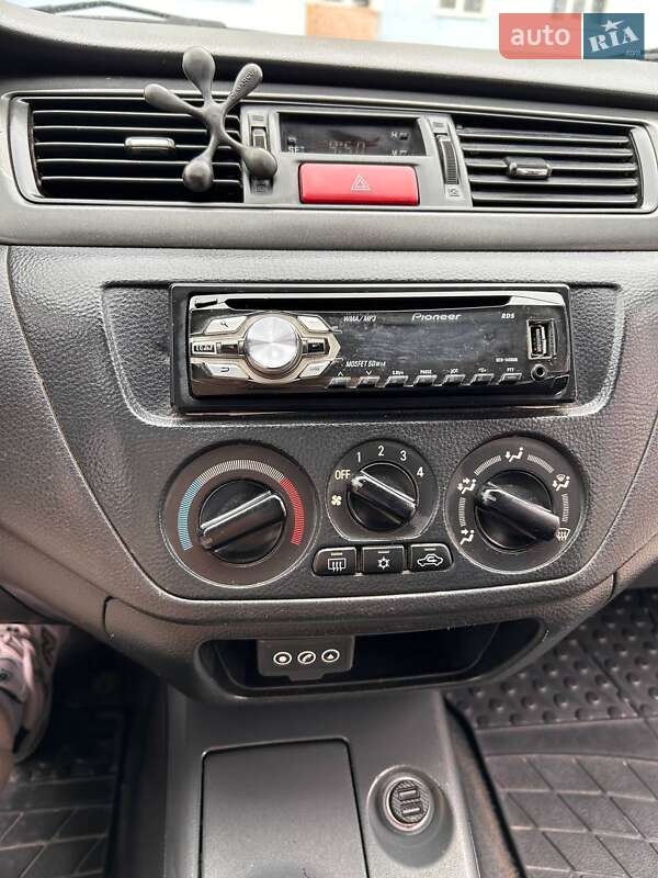 Седан Mitsubishi Lancer 2005 в Каменец-Подольском