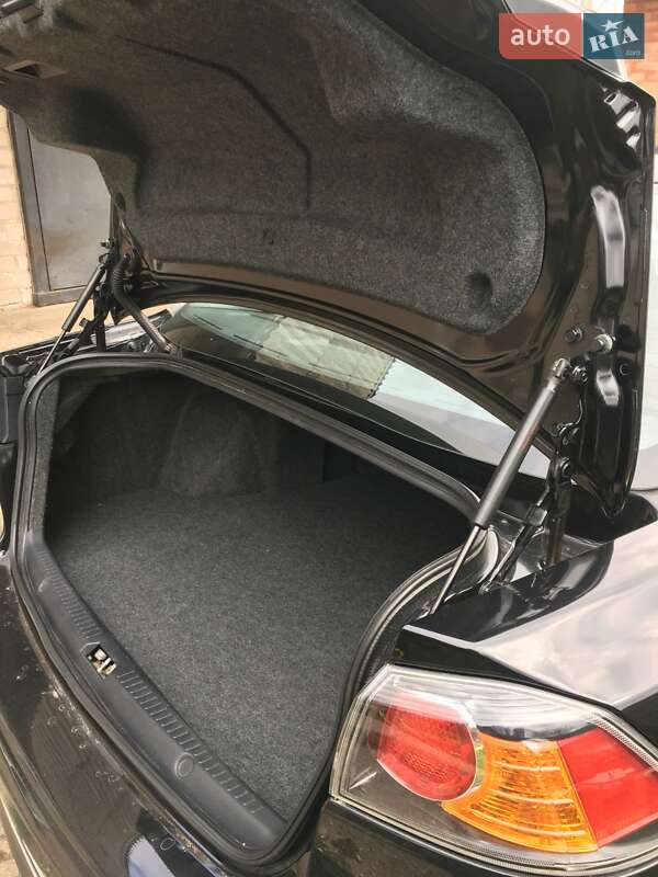 Седан Mitsubishi Lancer 2012 в Запоріжжі