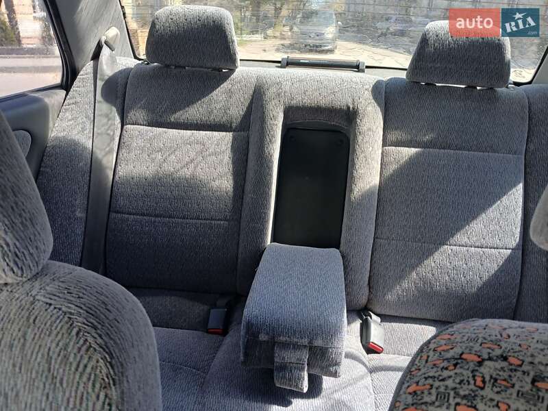 Седан Mitsubishi Lancer 1995 в Городке