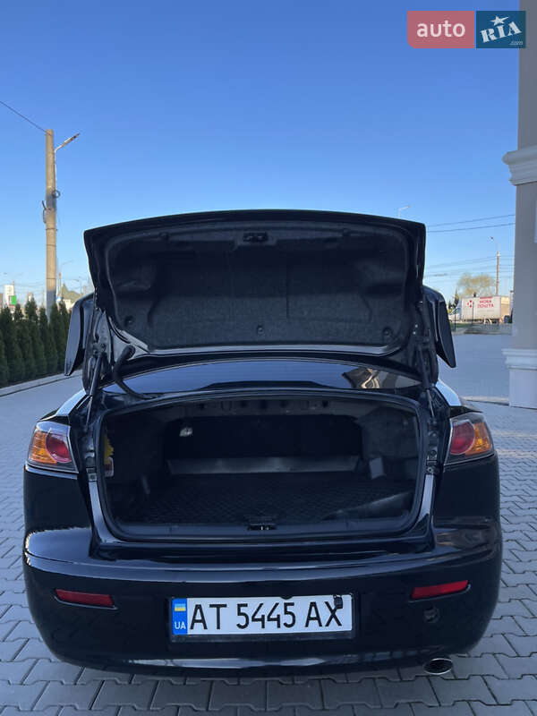 Седан Mitsubishi Lancer 2009 в Чернівцях