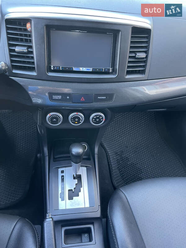 Седан Mitsubishi Lancer 2009 в Чернівцях