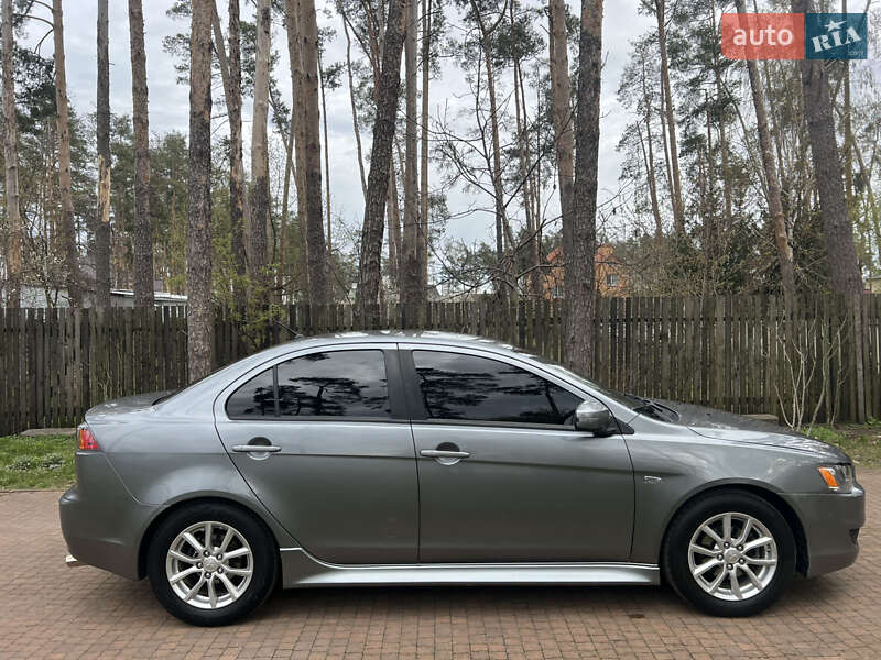 Седан Mitsubishi Lancer 2016 в Києві