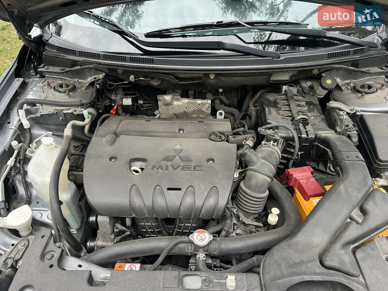 Седан Mitsubishi Lancer 2016 в Києві