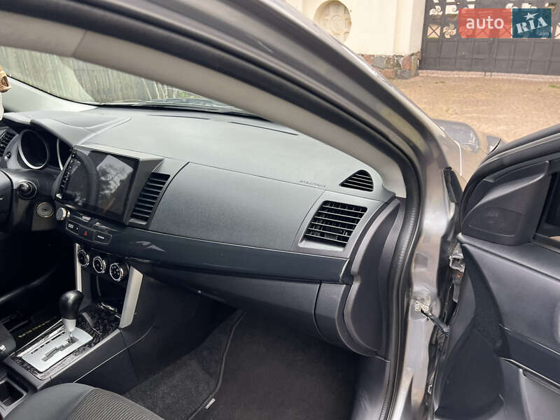 Седан Mitsubishi Lancer 2016 в Києві