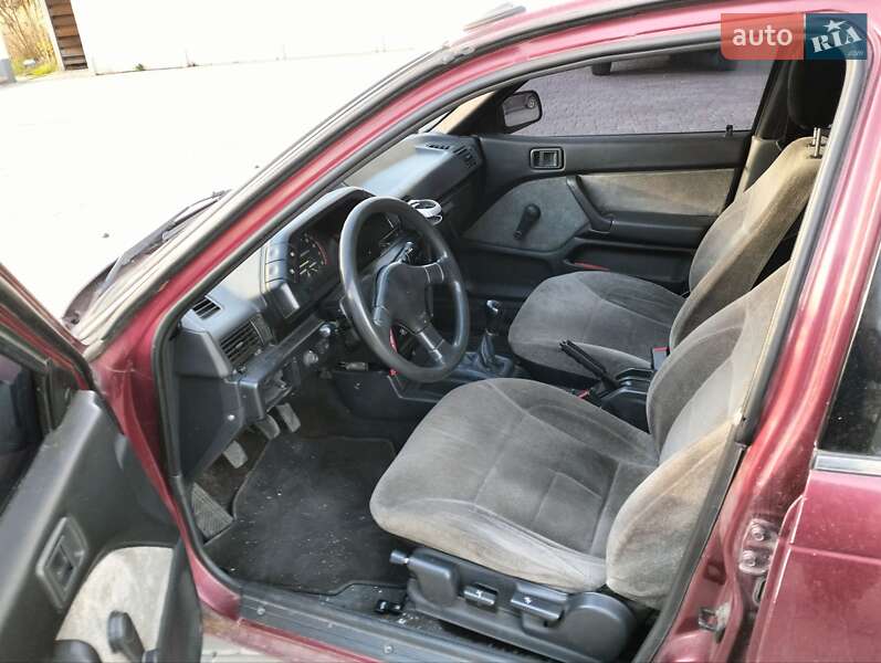 Ліфтбек Mitsubishi Lancer 1990 в Києві