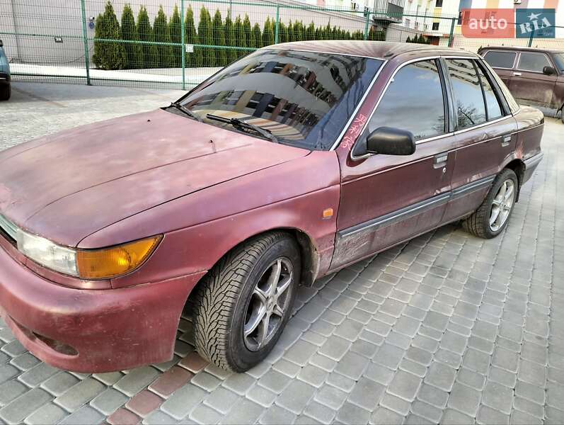 Ліфтбек Mitsubishi Lancer 1990 в Києві