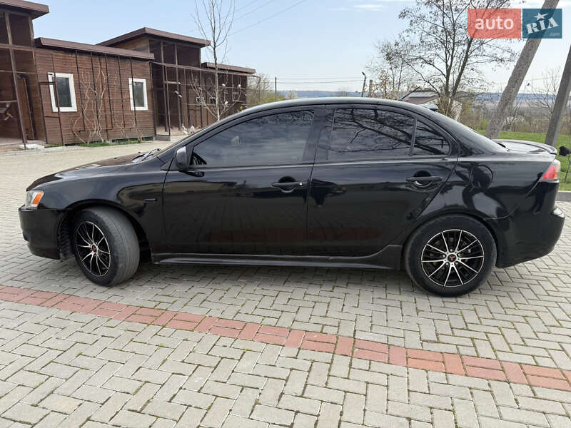 Седан Mitsubishi Lancer 2010 в Золочеве