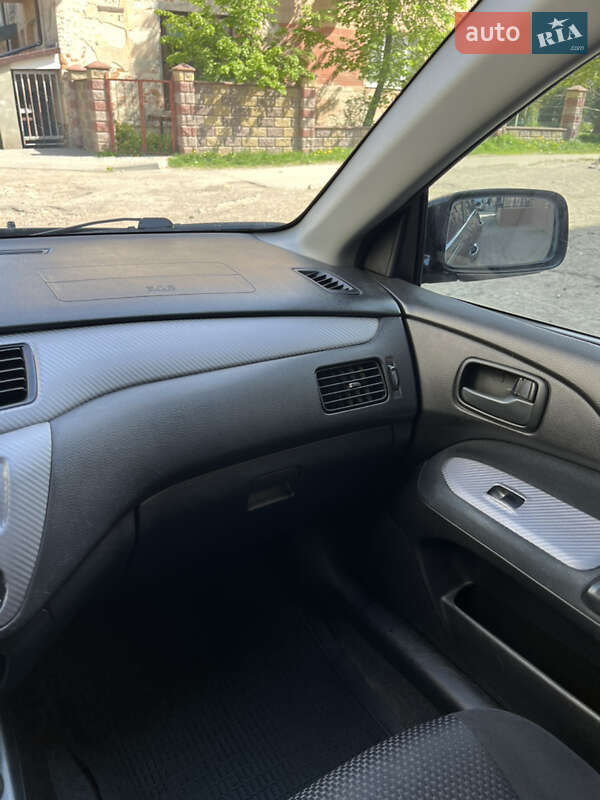 Седан Mitsubishi Lancer 2006 в Золочеві