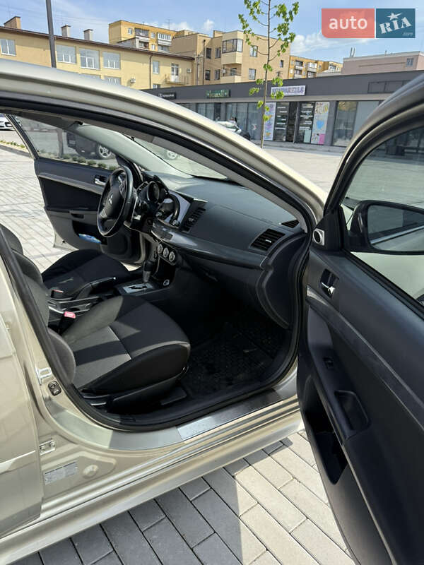 Седан Mitsubishi Lancer 2008 в Ужгороді