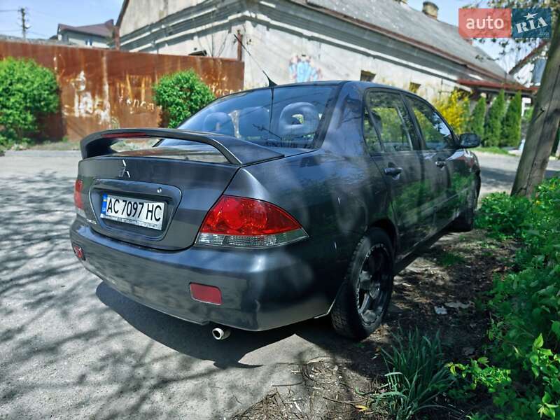 Седан Mitsubishi Lancer 2004 в Луцке
