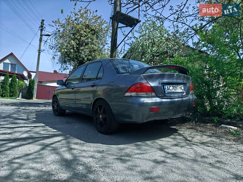 Седан Mitsubishi Lancer 2004 в Луцке