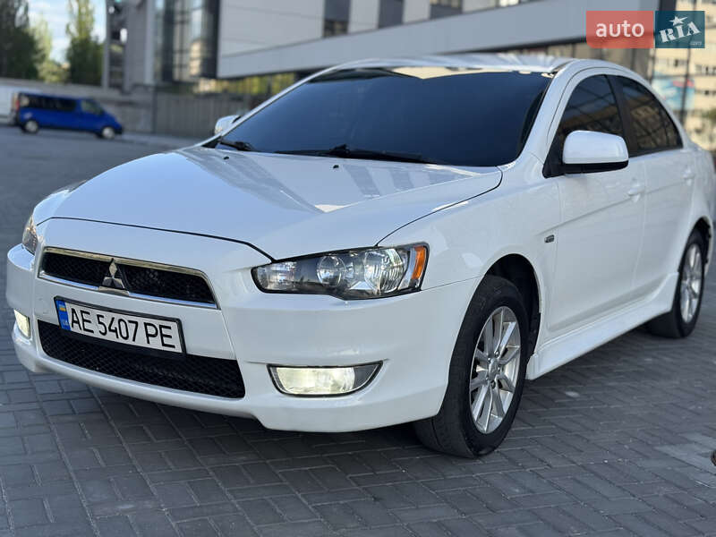 Седан Mitsubishi Lancer 2015 в Днепре