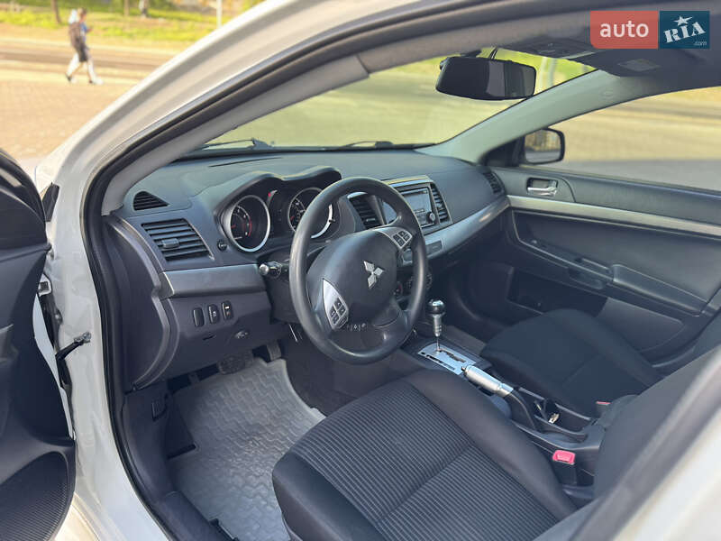 Седан Mitsubishi Lancer 2015 в Днепре