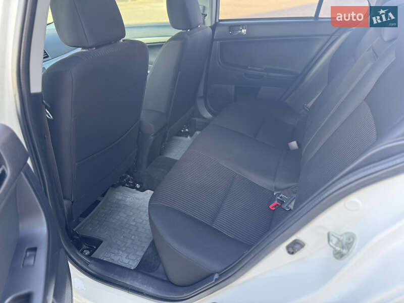 Седан Mitsubishi Lancer 2015 в Днепре