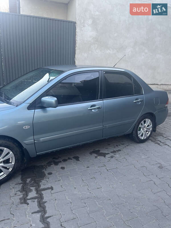 Седан Mitsubishi Lancer 2007 в Черновцах
