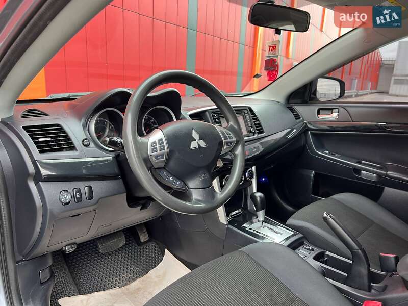 Седан Mitsubishi Lancer 2016 в Киеве