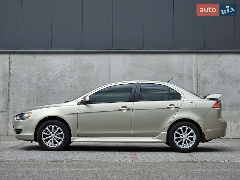 Седан Mitsubishi Lancer 2011 в Києві