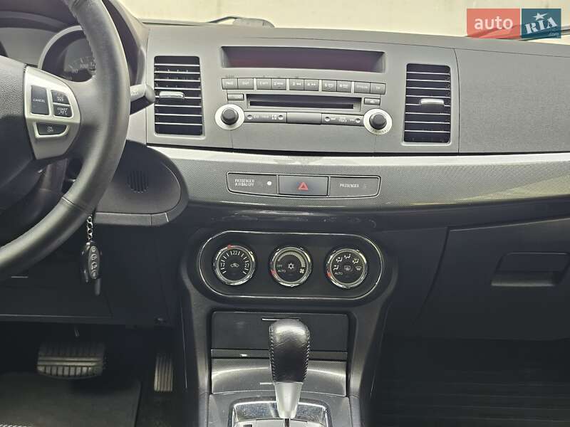 Седан Mitsubishi Lancer 2011 в Києві
