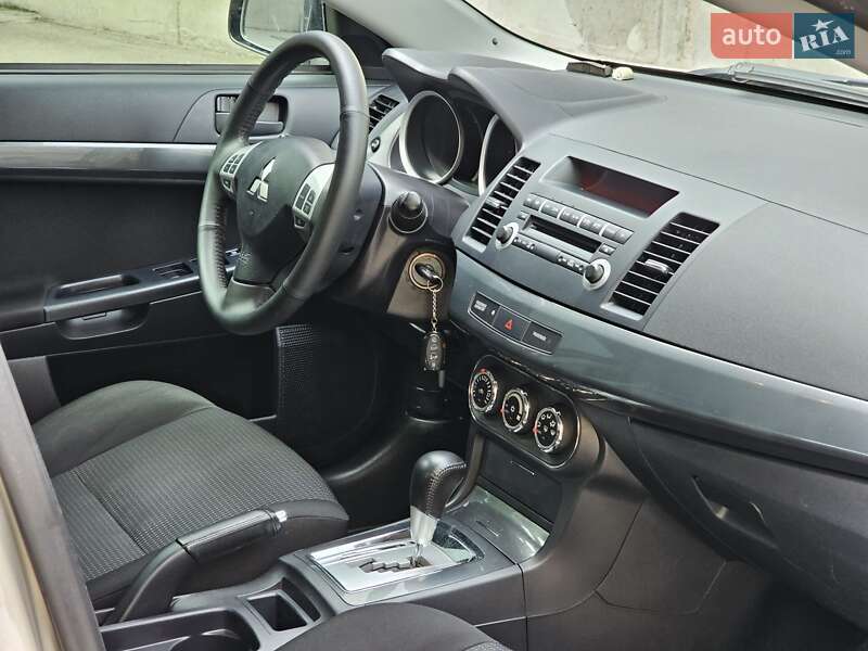Седан Mitsubishi Lancer 2011 в Києві