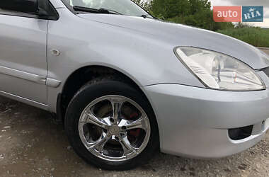 Седан Mitsubishi Lancer 2004 в Шумске