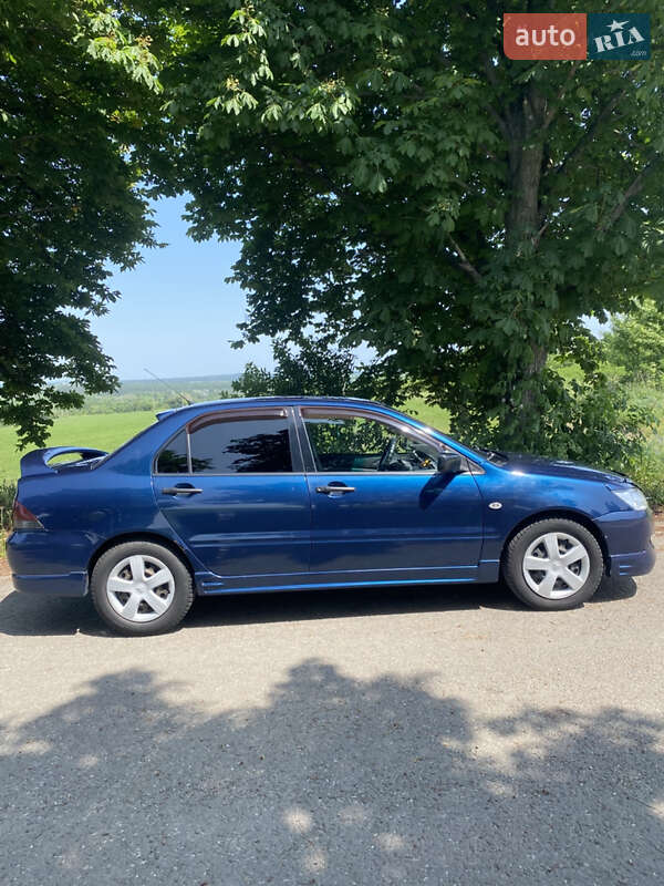 Седан Mitsubishi Lancer 2003 в Киеве