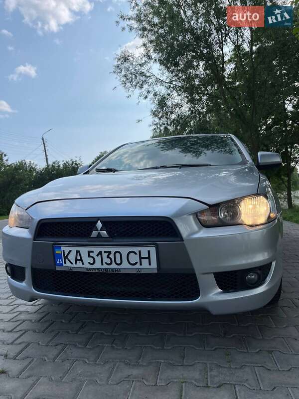 Хэтчбек Mitsubishi Lancer 2009 в Киеве