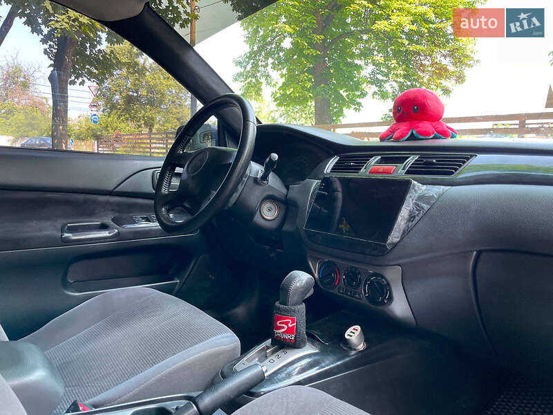 Седан Mitsubishi Lancer 2003 в Киеве
