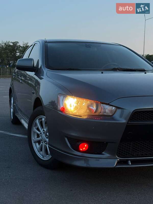 Седан Mitsubishi Lancer 2011 в Горишних Плавнях