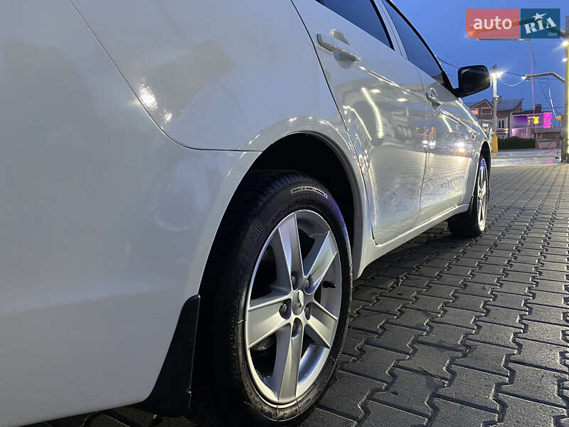 Седан Mitsubishi Lancer 2010 в Чернівцях