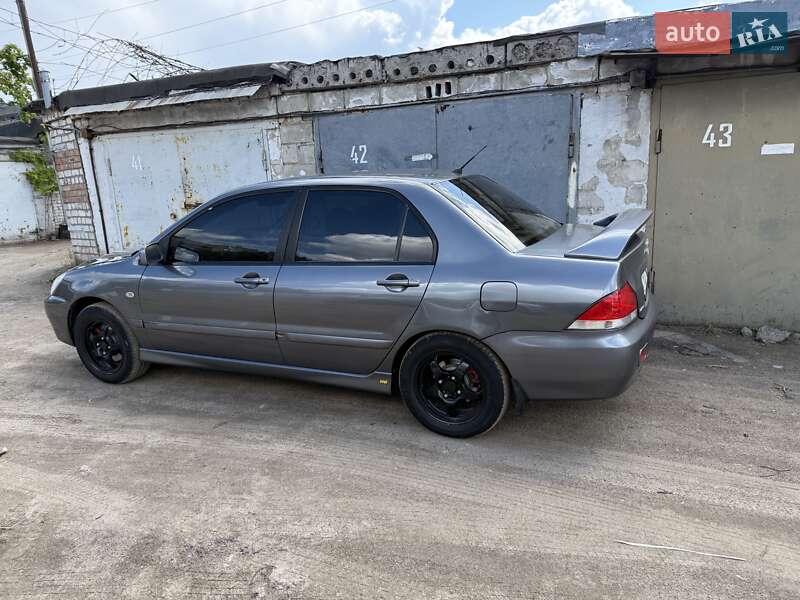 Седан Mitsubishi Lancer 2005 в Харькове