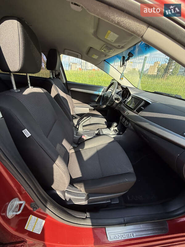Седан Mitsubishi Lancer 2010 в Киеве