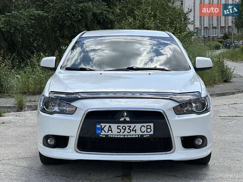 Седан Mitsubishi Lancer 2012 в Нетешине